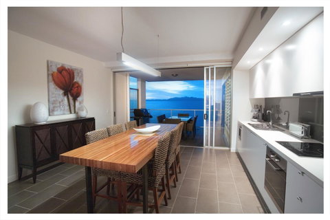 1 Bright Point Apartment 5201 - Holiday Cairns 3