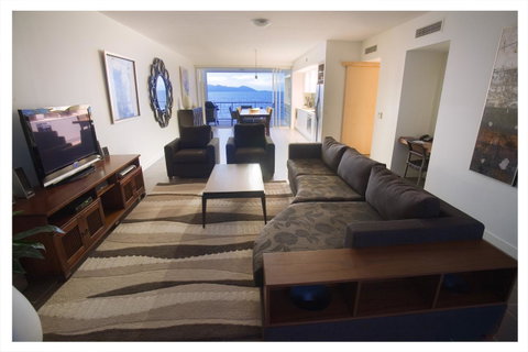 1 Bright Point Apartment 5201 - Holiday Cairns 1