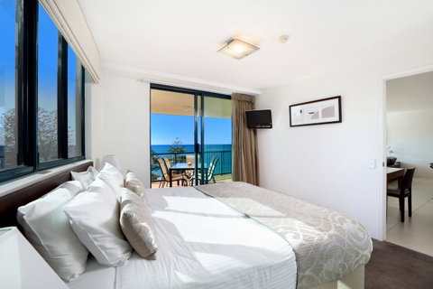Peninsular Beachfront Resort - Holiday Cairns 23
