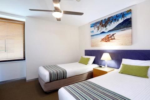 Peninsular Beachfront Resort - Holiday Cairns 13