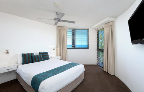 Peninsular Beachfront Resort - Holiday Cairns 10