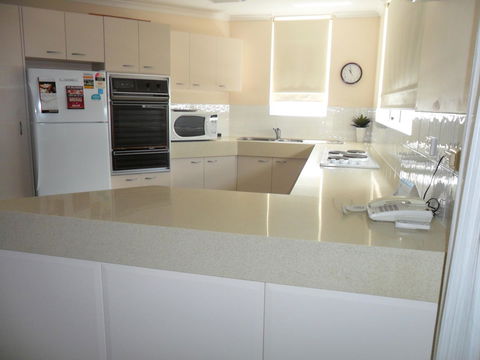 Grosvenor Beachfront Apartments Surfers Paradise - Holiday Cairns 15