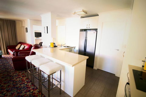 Grosvenor Beachfront Apartments Surfers Paradise - Holiday Cairns 4