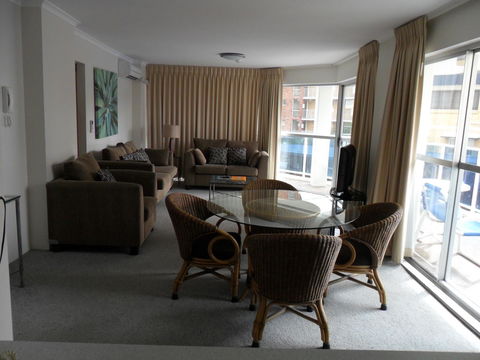 Grosvenor Beachfront Apartments Surfers Paradise - Holiday Cairns 23