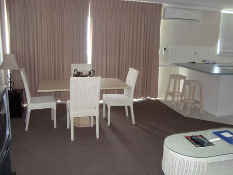 Grosvenor Beachfront Apartments Surfers Paradise - Holiday Cairns 26