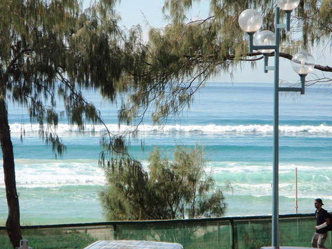 Grosvenor Beachfront Apartments Surfers Paradise - Holiday Cairns 11