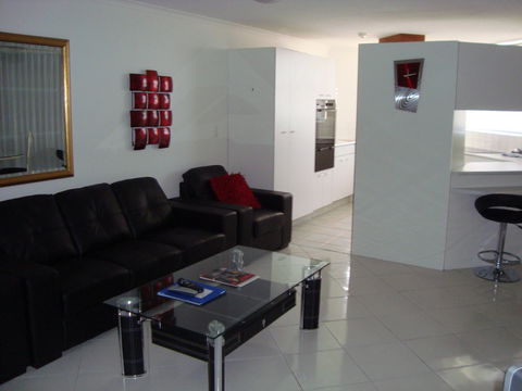 Grosvenor Beachfront Apartments Surfers Paradise - Holiday Cairns 36