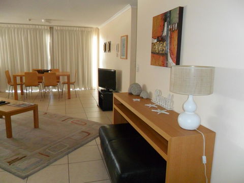 Grosvenor Beachfront Apartments Surfers Paradise - Holiday Cairns 10