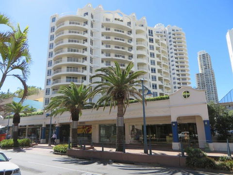 APR Private SUITES MOROC By The Beach - Holiday Cairns 9