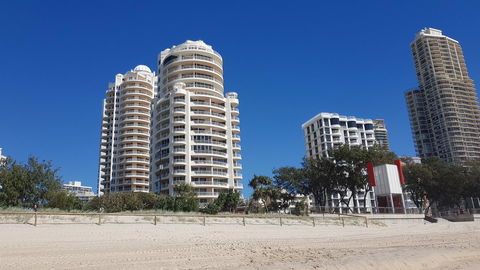 APR Private SUITES MOROC By The Beach - Holiday Cairns 37