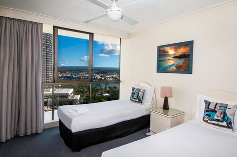 Seacrest Beachfront Apartments Surfers Paradise - Holiday Cairns 18