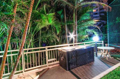 Seacrest Beachfront Apartments Surfers Paradise - Holiday Cairns 31
