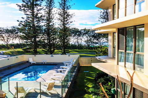 Seacrest Beachfront Apartments Surfers Paradise - Holiday Cairns 40