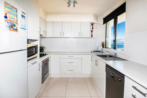 Seacrest Beachfront Apartments Surfers Paradise - Holiday Cairns 23