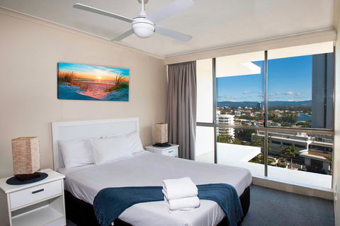 Seacrest Beachfront Apartments Surfers Paradise - Holiday Cairns 17