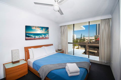 Seacrest Beachfront Apartments Surfers Paradise - Holiday Cairns 10
