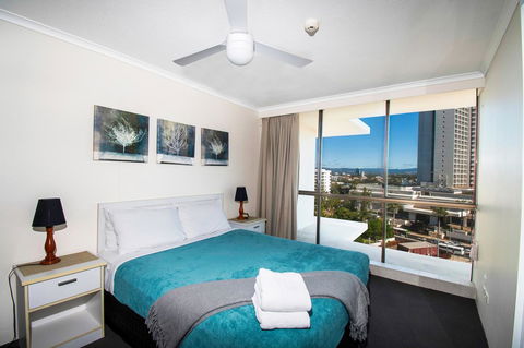 Seacrest Beachfront Apartments Surfers Paradise - Holiday Cairns 27