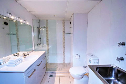Seacrest Beachfront Apartments Surfers Paradise - Holiday Cairns 15