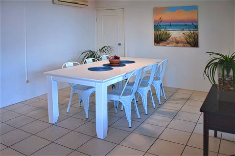 Seacrest Beachfront Apartments Surfers Paradise - Holiday Cairns 34