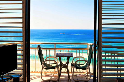 Seacrest Beachfront Apartments Surfers Paradise - Holiday Cairns 29