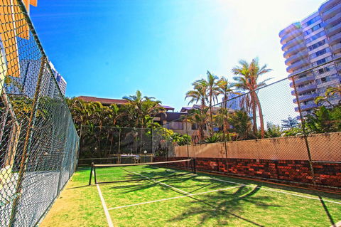 Seacrest Beachfront Apartments Surfers Paradise - Holiday Cairns 16