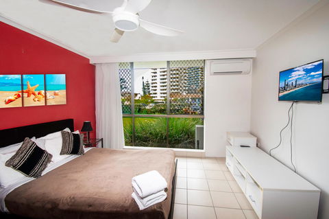 Seacrest Beachfront Apartments Surfers Paradise - Holiday Cairns 8
