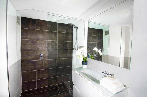 Seacrest Beachfront Apartments Surfers Paradise - Holiday Cairns 22