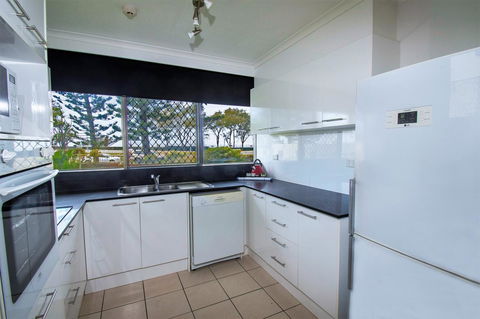 Seacrest Beachfront Apartments Surfers Paradise - Holiday Cairns 12