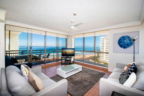 Seacrest Beachfront Apartments Surfers Paradise - Holiday Cairns 2