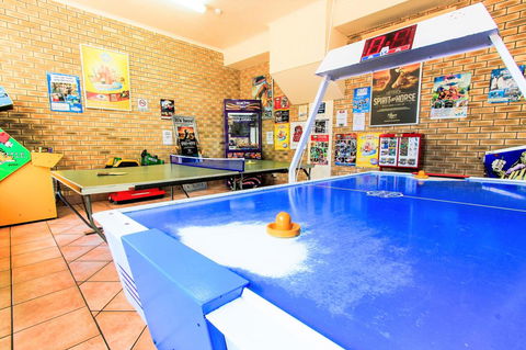 Seacrest Beachfront Apartments Surfers Paradise - Holiday Cairns 26