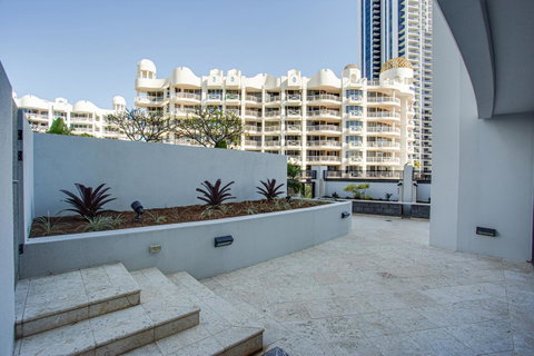 Aria Apartments - Holiday Cairns 25