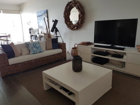 Penthouse On Bright Point - Holiday Cairns 2