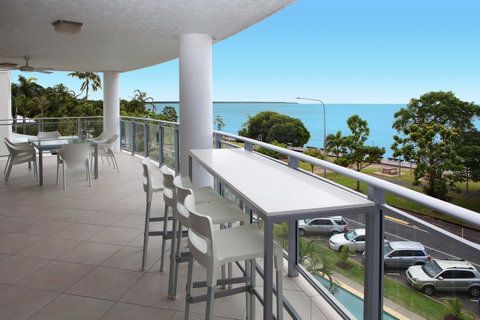 Vision Apartments - Holiday Cairns 8