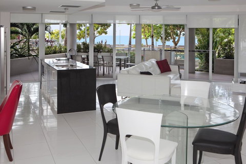 Vision Apartments - Holiday Cairns 3
