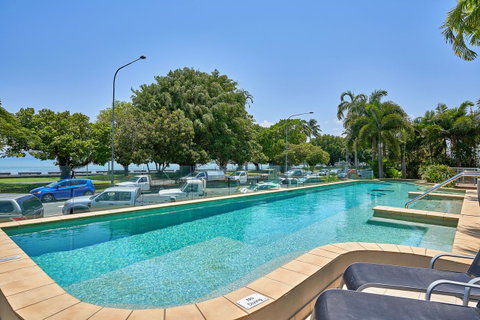 Vision Apartments - Holiday Cairns 11