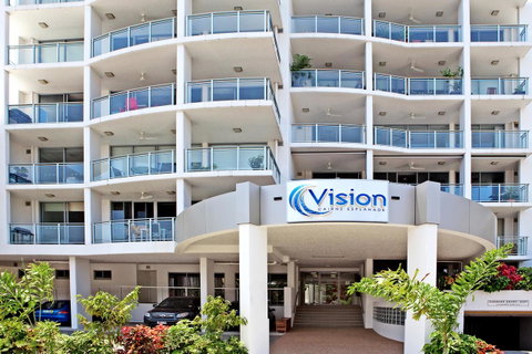 Vision Apartments - Holiday Cairns 13
