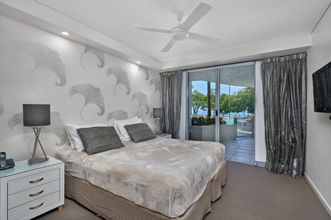 Vision Apartments - Holiday Cairns 9