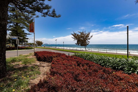 Sunset Retreat Mooloolaba - Holiday Cairns 44