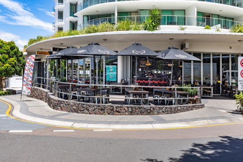 Sunset Retreat Mooloolaba - Holiday Cairns 40