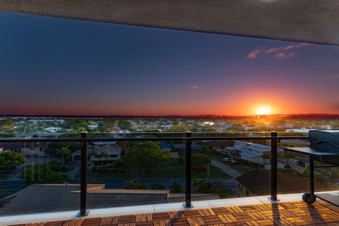 Sunset Retreat Mooloolaba - Holiday Cairns 17