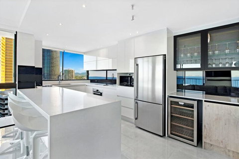 ULTIQA Beach Haven On Broadbeach - Holiday Cairns 2