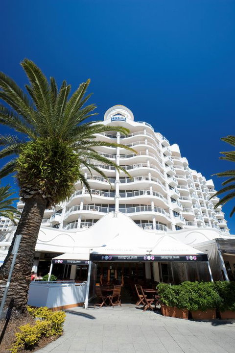 The Phoenician Resort - Holiday Cairns 4