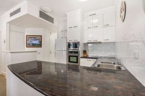 Mirra Chana - Holiday Cairns 1