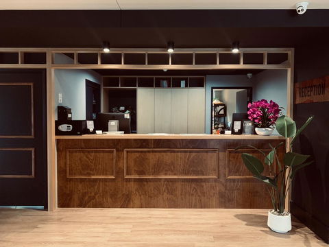 Woodroffe Hotel - Holiday Cairns 1