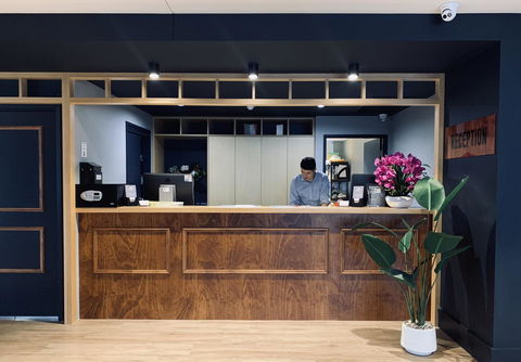 Woodroffe Hotel - Holiday Cairns 2