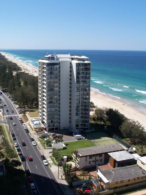 Golden Sands On The Beach - Absolute Beachfront Apartments - Holiday Cairns 13