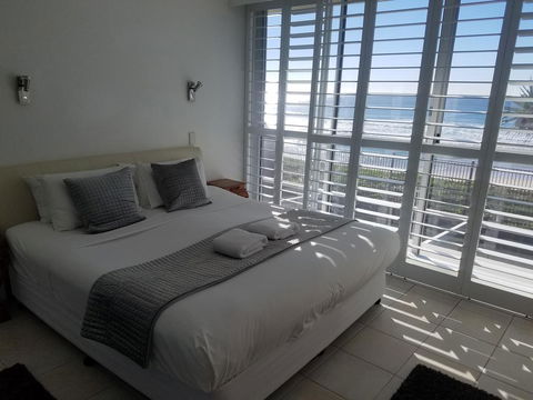 Golden Sands On The Beach - Absolute Beachfront Apartments - Holiday Cairns 30