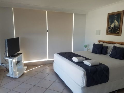 Golden Sands On The Beach - Absolute Beachfront Apartments - Holiday Cairns 33