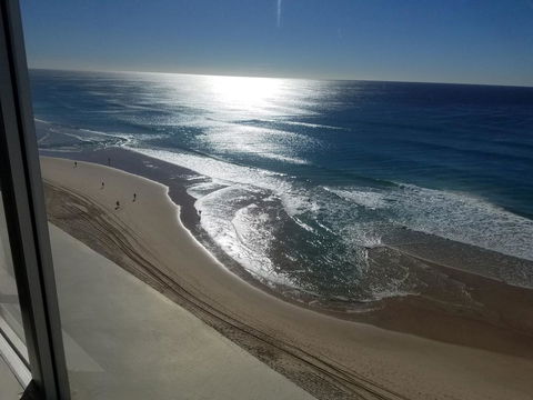 Golden Sands On The Beach - Absolute Beachfront Apartments - Holiday Cairns 25