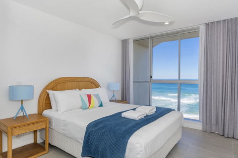 Golden Sands On The Beach - Absolute Beachfront Apartments - Holiday Cairns 17